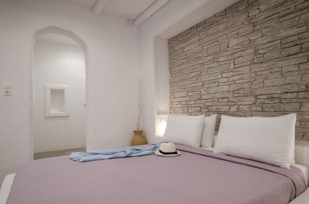 DELUXE, DOUBLE BED