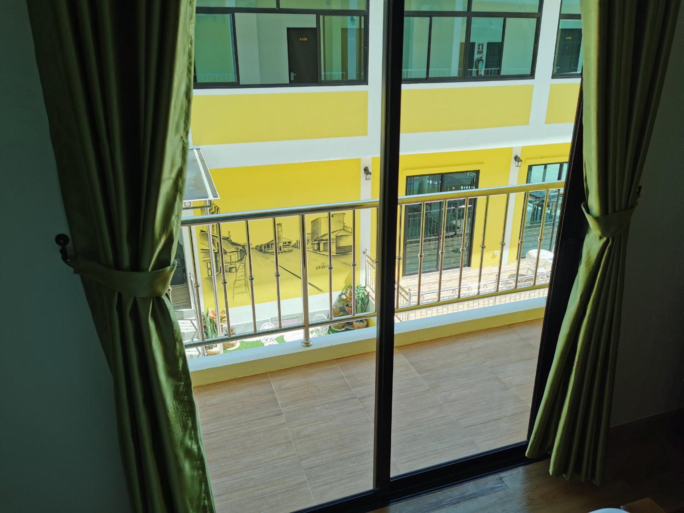 Racha Khong Hotel 8/40