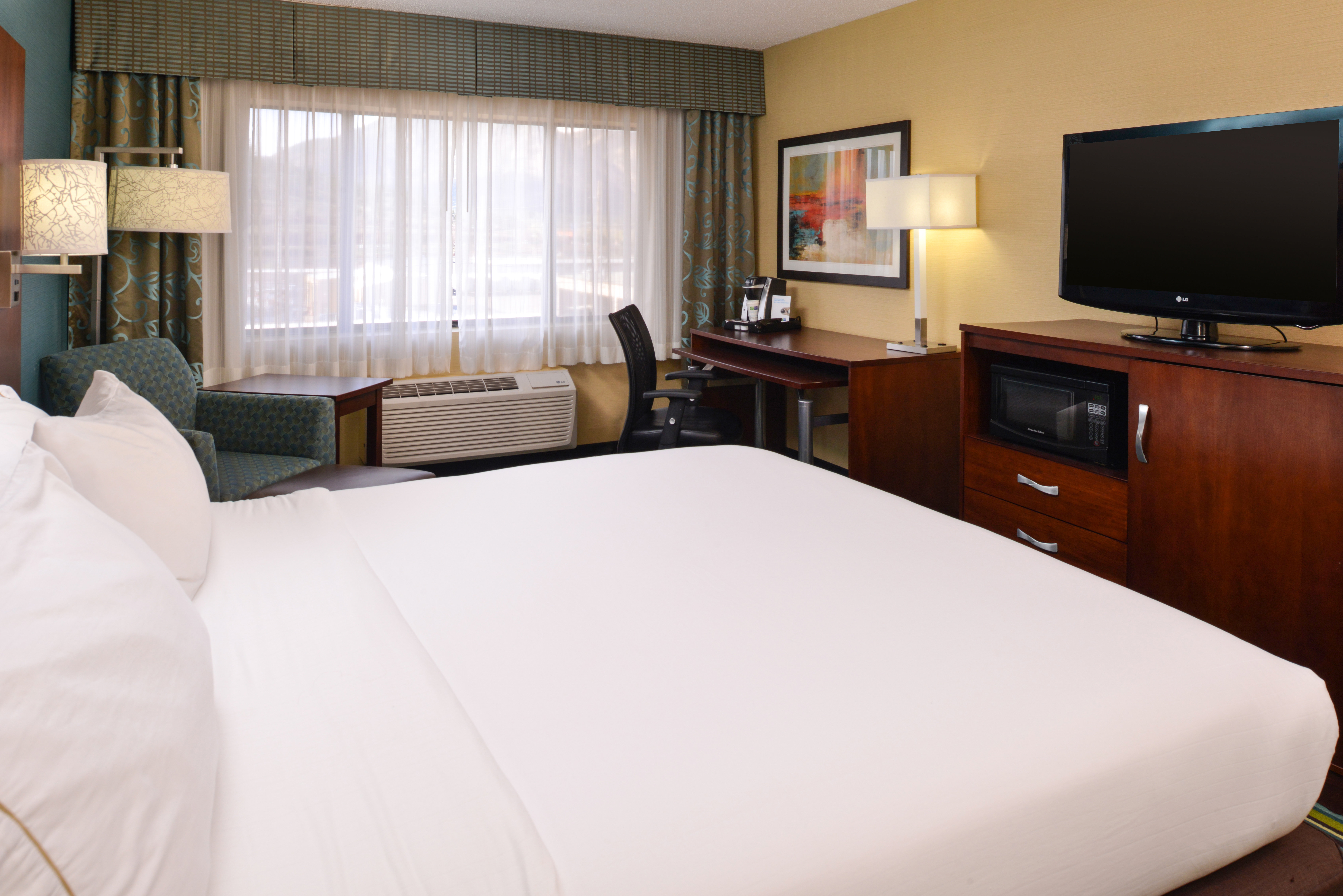 HOLIDAY INN EXPRESS FLAGSTAFF 22/63