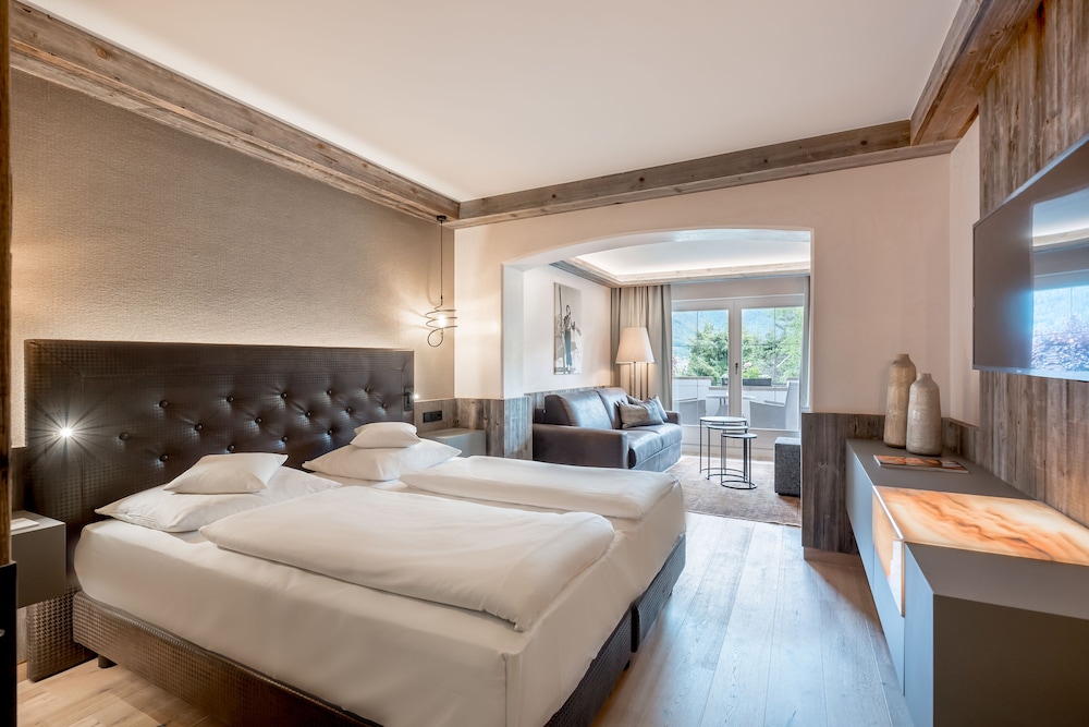 DELUXE, DOUBLE BED, BALCONY