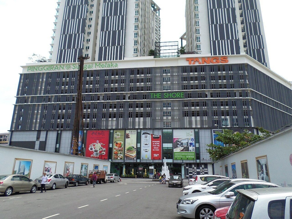 The Shore Hotel & Residences 56/65