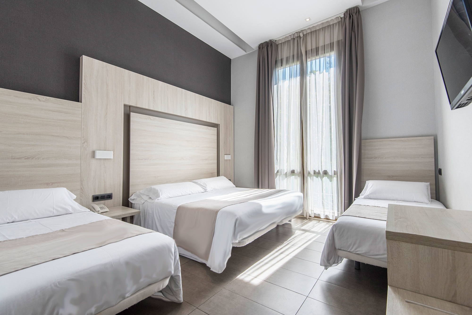 Room, Quadruple, Double and Twin Beds, Two Extra Beds, City View