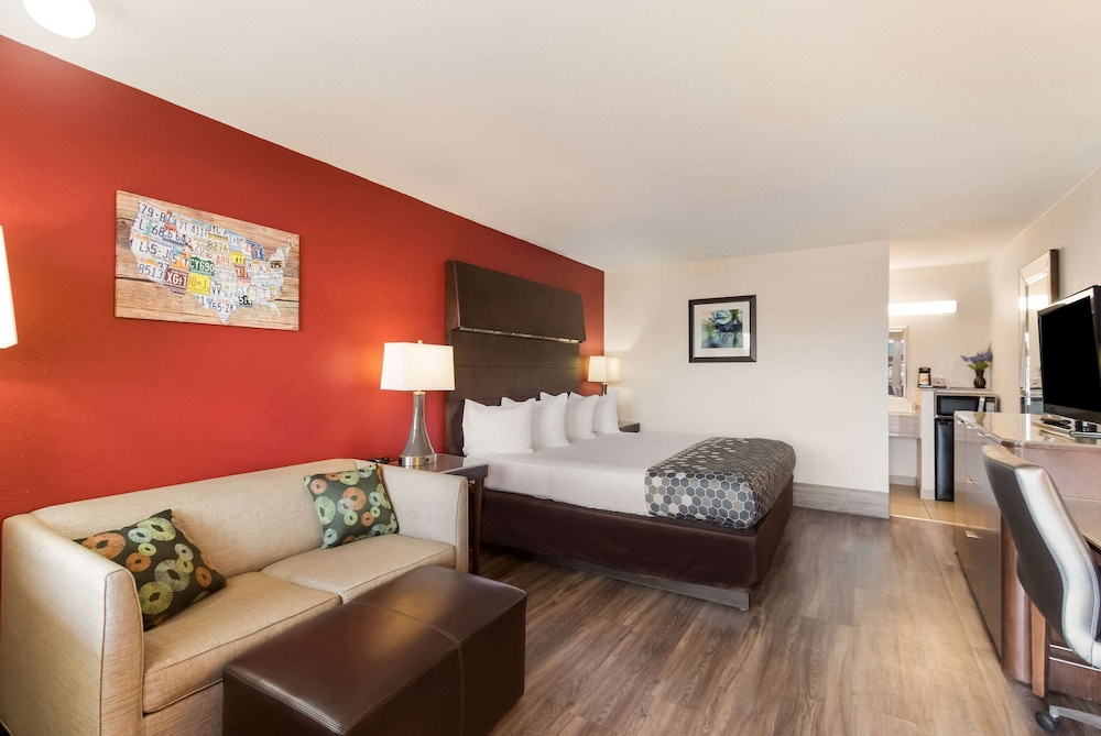 Econo Lodge Washington NC North 16/32