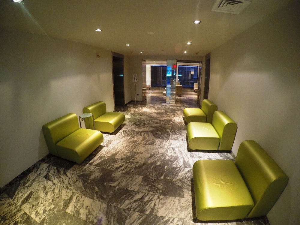 The Shoreham Hotel 18/25