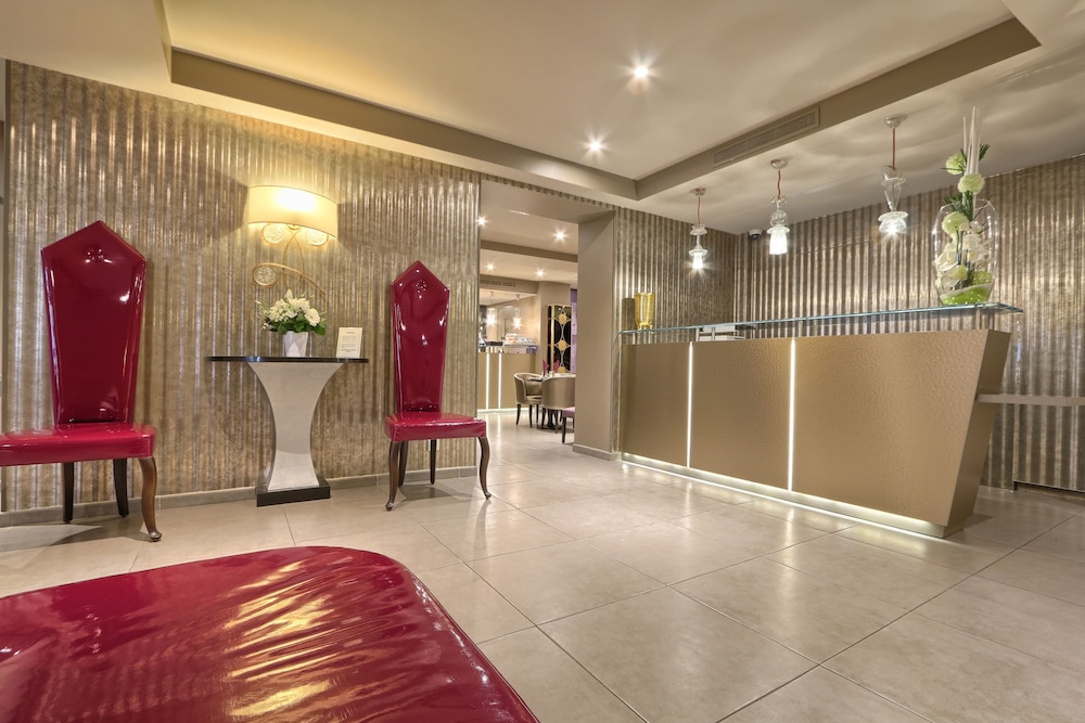 Hotel Mondial 12/100