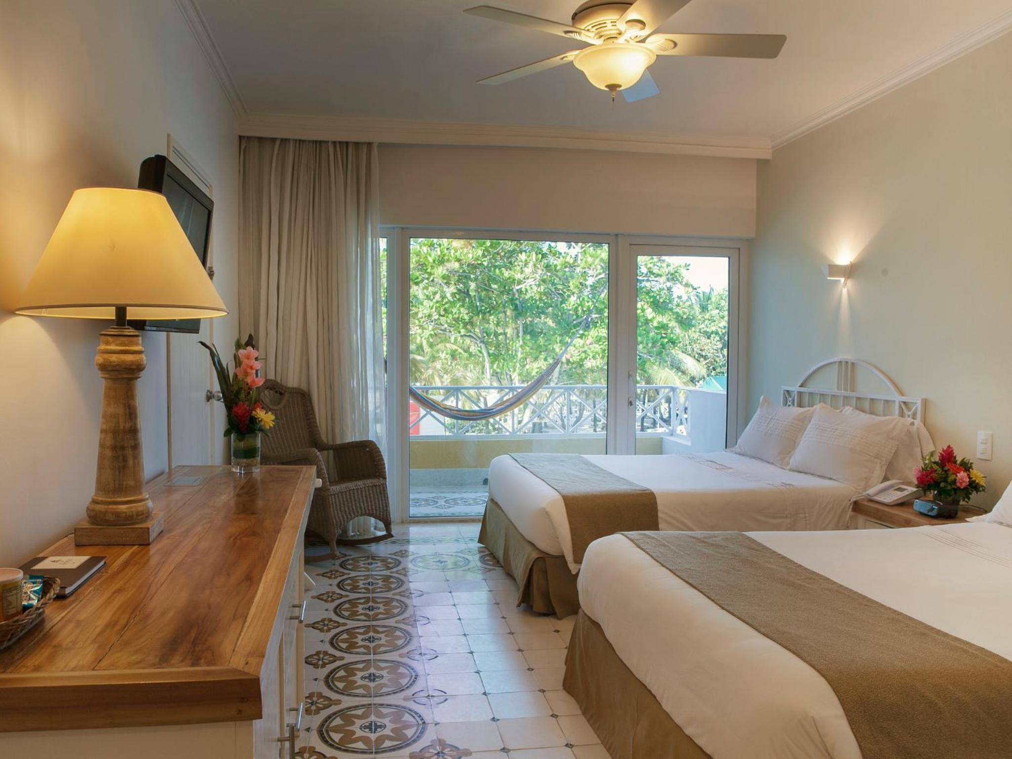 Superior, 2 Queen Beds, Las Americas Casa de Playa 7/9