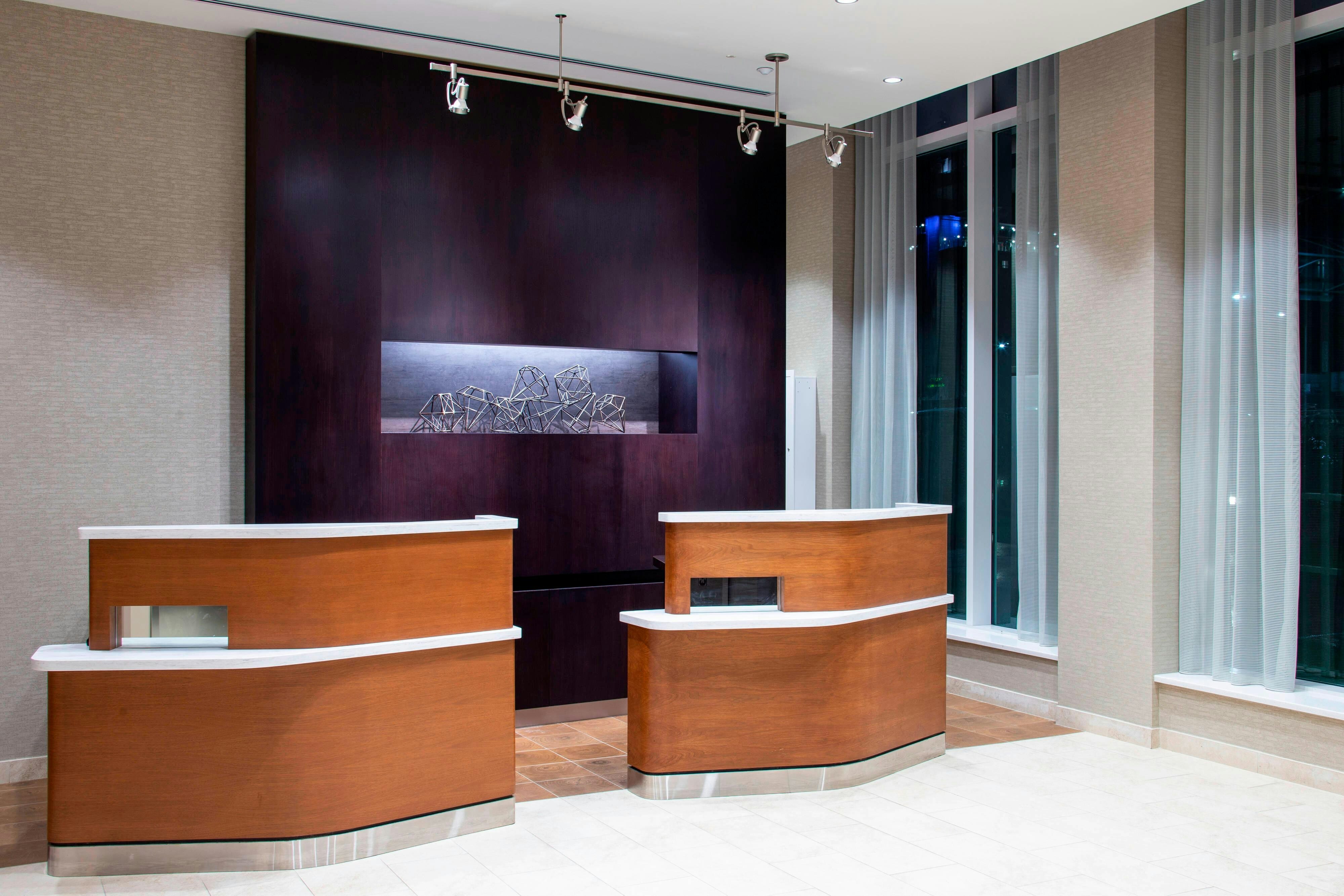 Lobby at Courtyard New York Queens Fresh Meadows, NEW YORK - NY