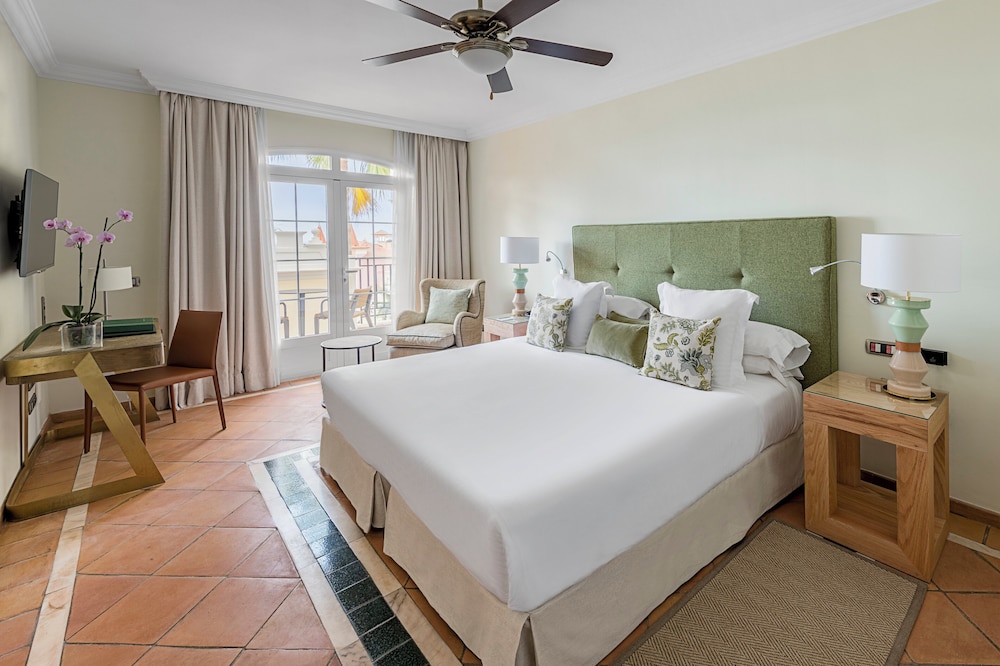 Suite, Sea View