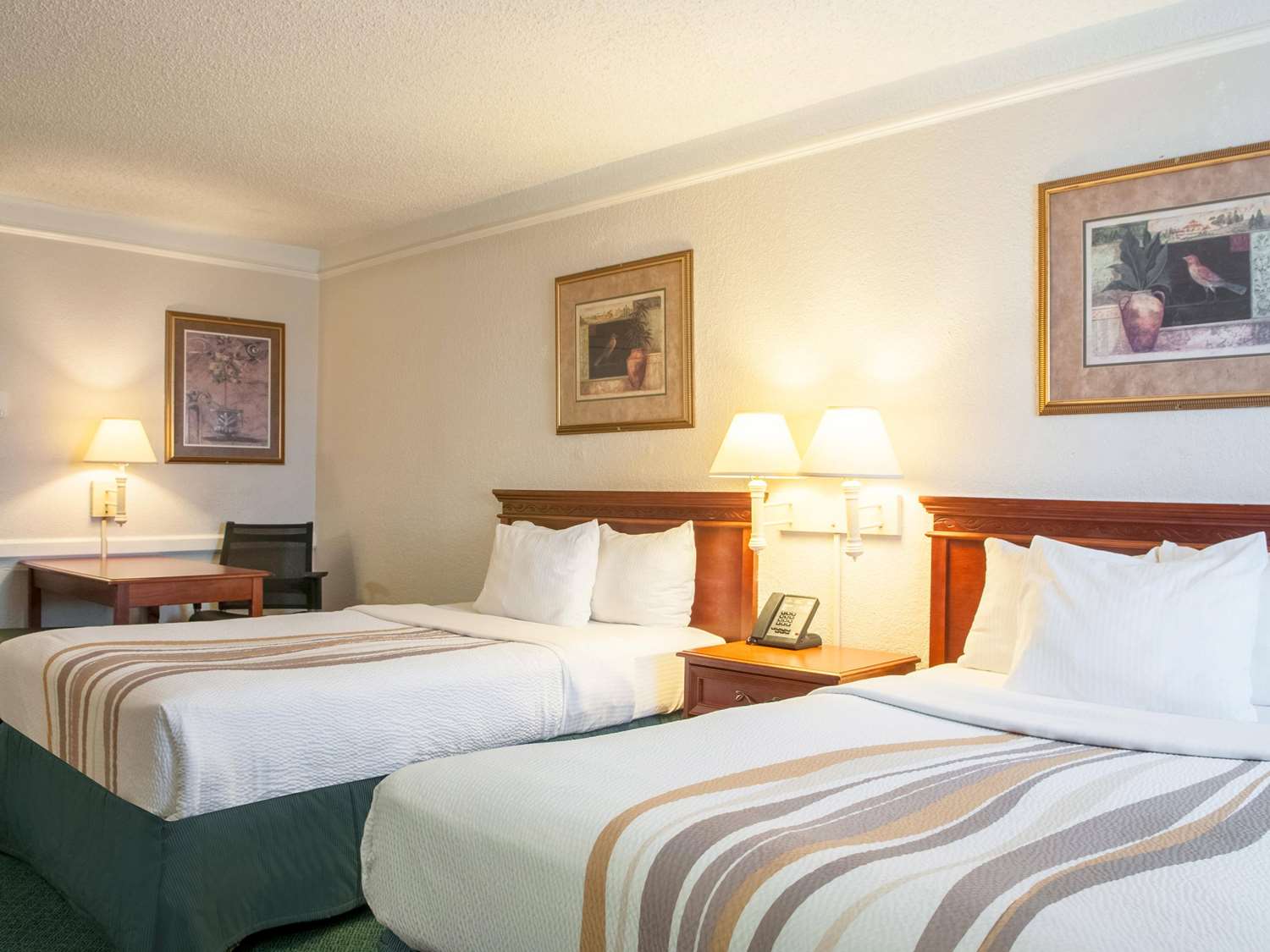 La Quinta Inn by Wyndham New Orleans Veterans / Metairie 5/18