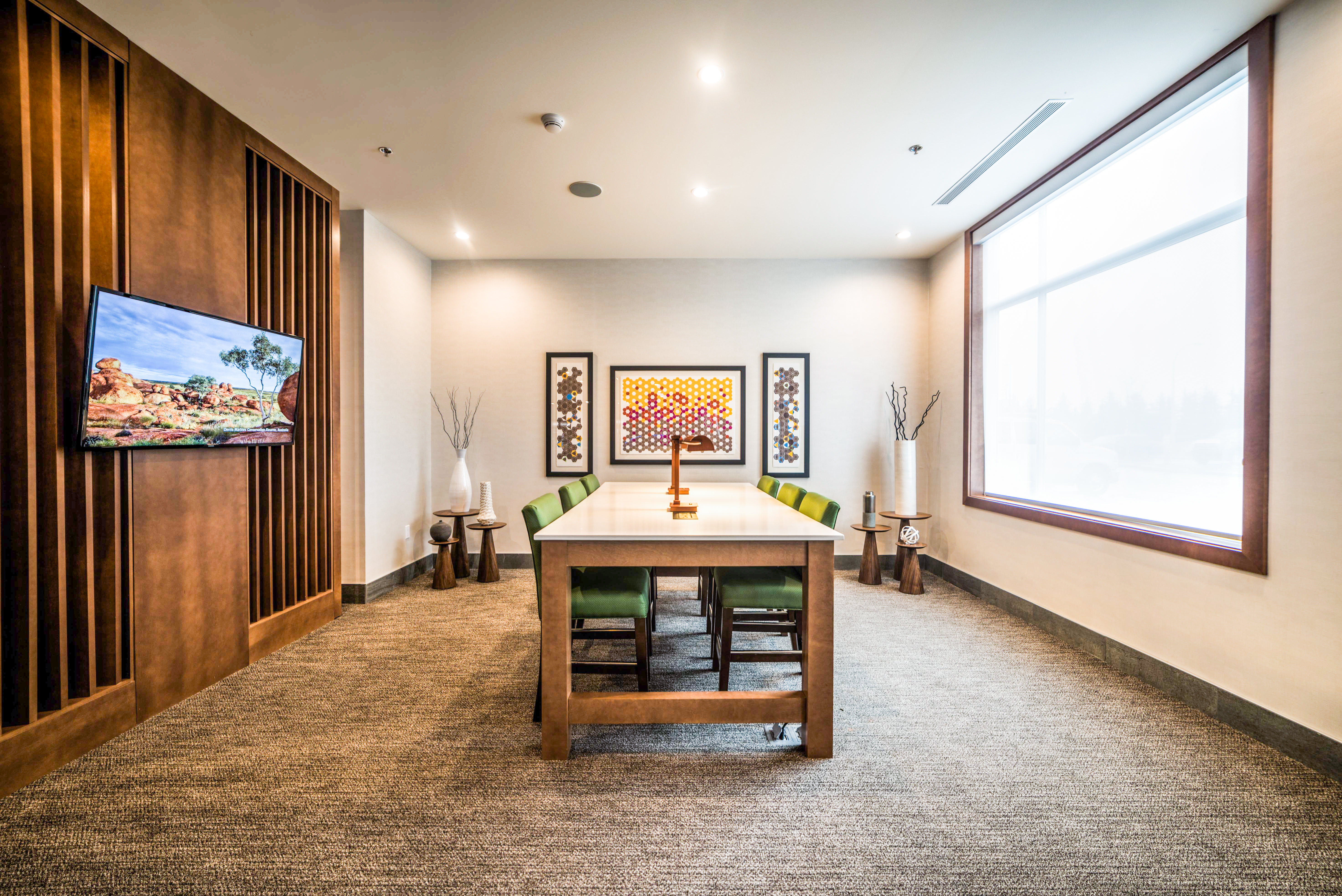 HOLIDAY INN EXPRESS & SUITES WEST EDMONTON-MALL AREA 56/73