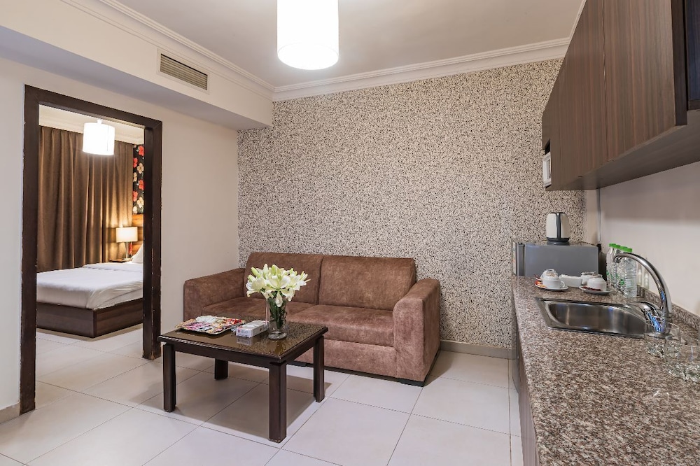 Lancaster Hotel Apartments-Gardens 28/47