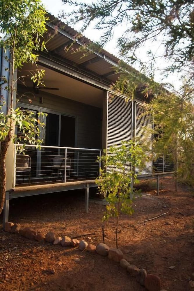 CICADA LODGE 2/66