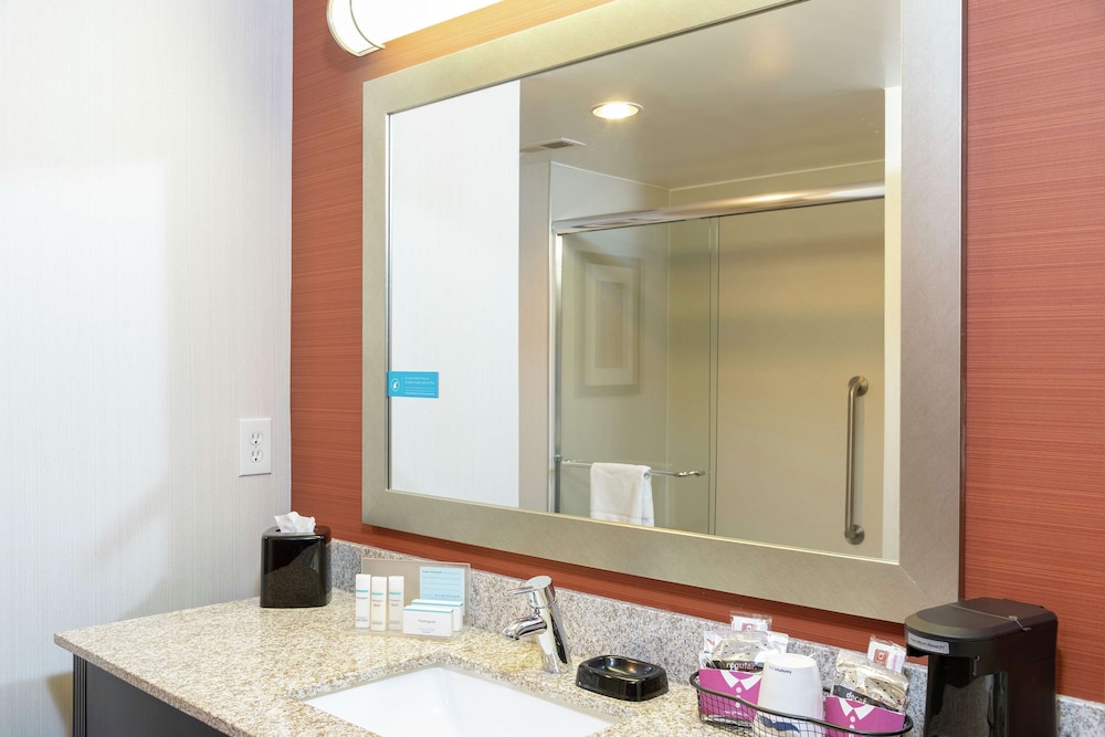 Hampton Inn Akronsouth 22/45