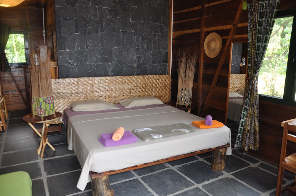 Mucumbli Hotel 12/48