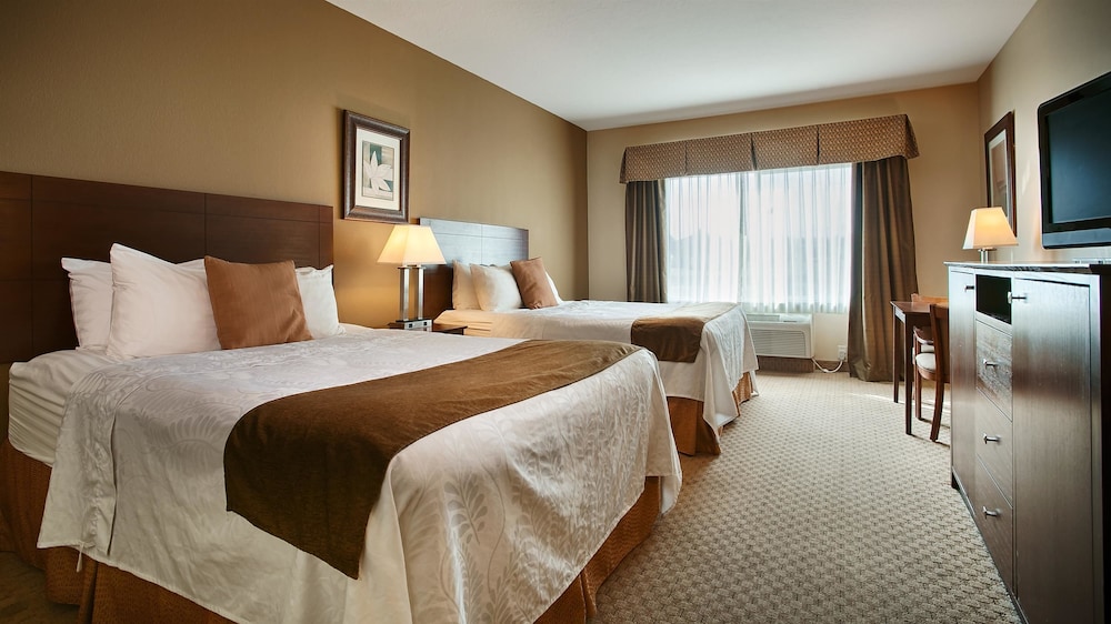 Best Western Plus Montezuma Inn & Suites 4/24