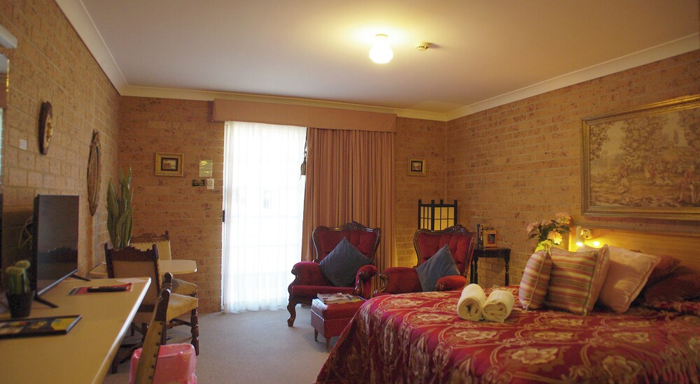 WHITE LANTERNS MOTEL 25/60