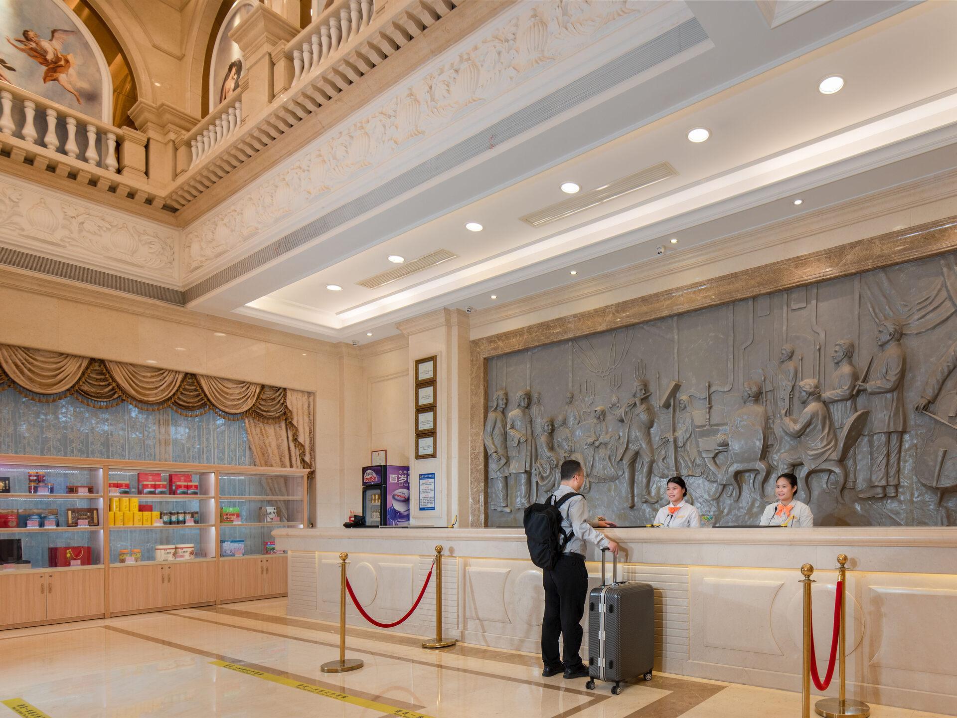 Vienna International Hotel (Maoming High-speed Railway Station) 10/57