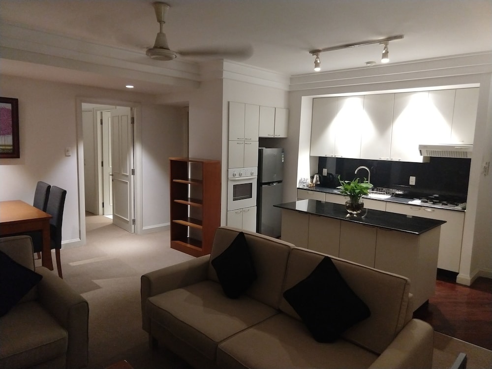 Saigon Apartments 51/72