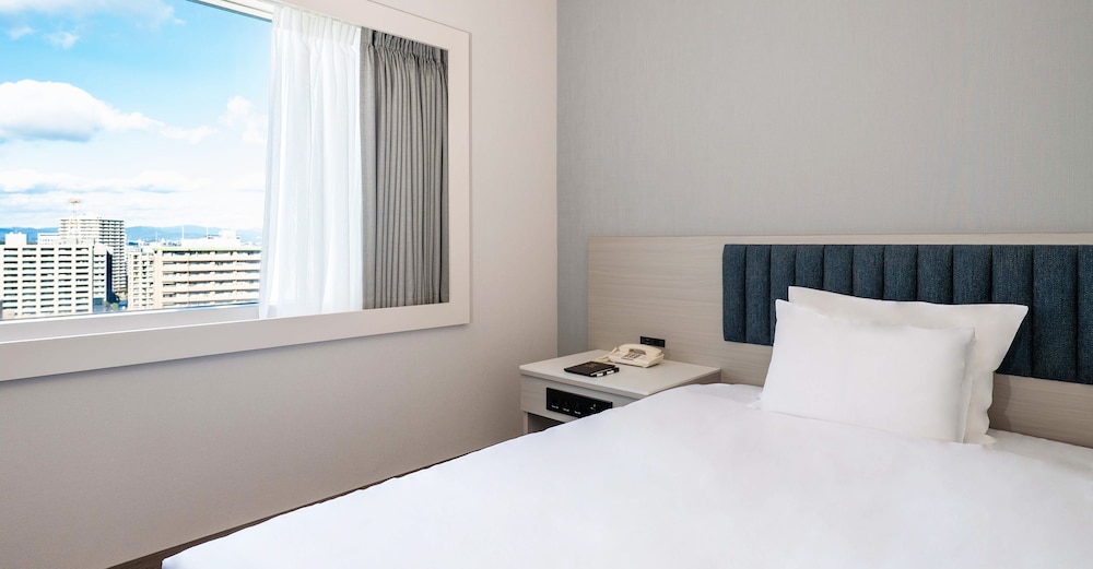 ROOM, SINGLE