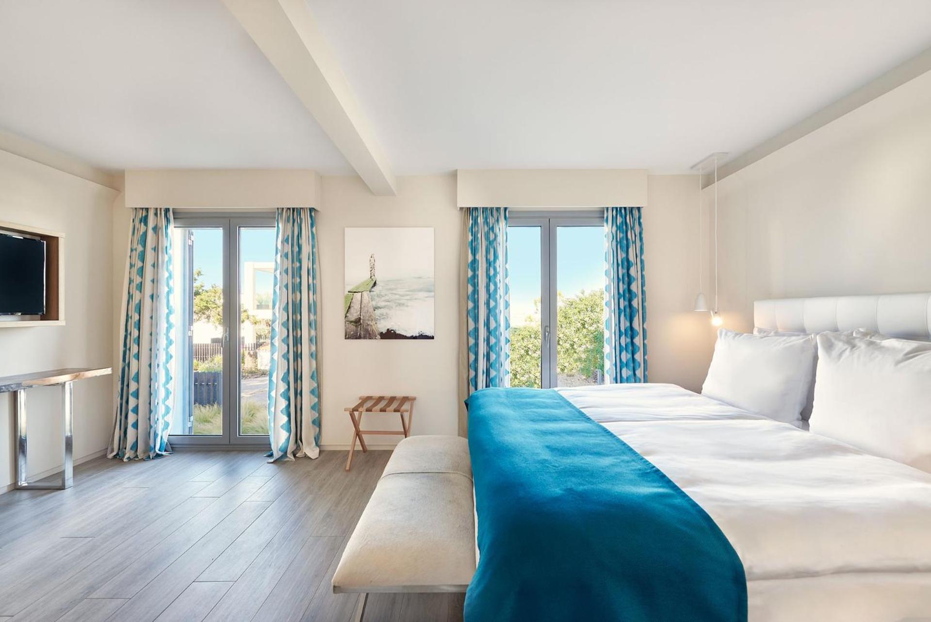 2 Bedrooms, Garden Pool, Suite, King Bed
