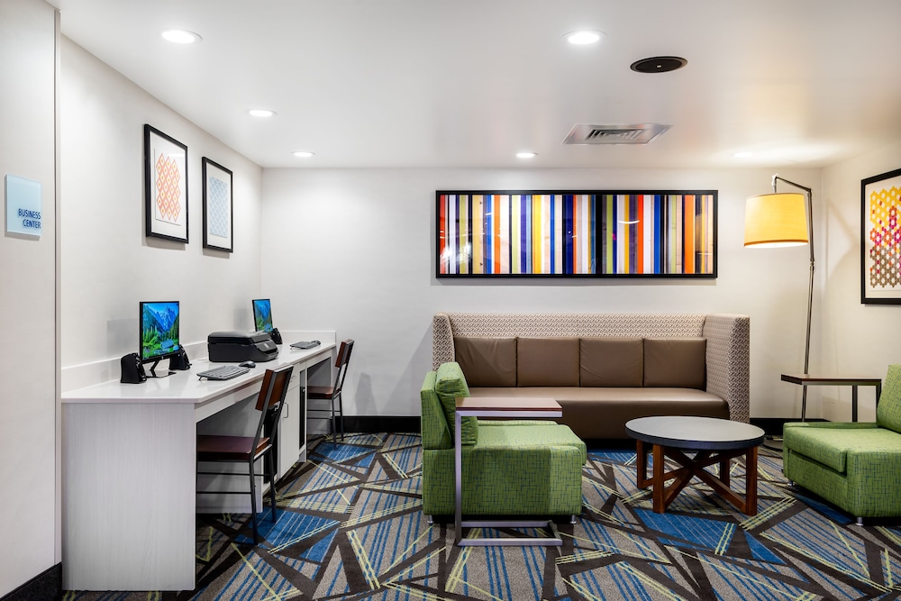Holiday Inn Express Hotel & Suites Daphne 64/74