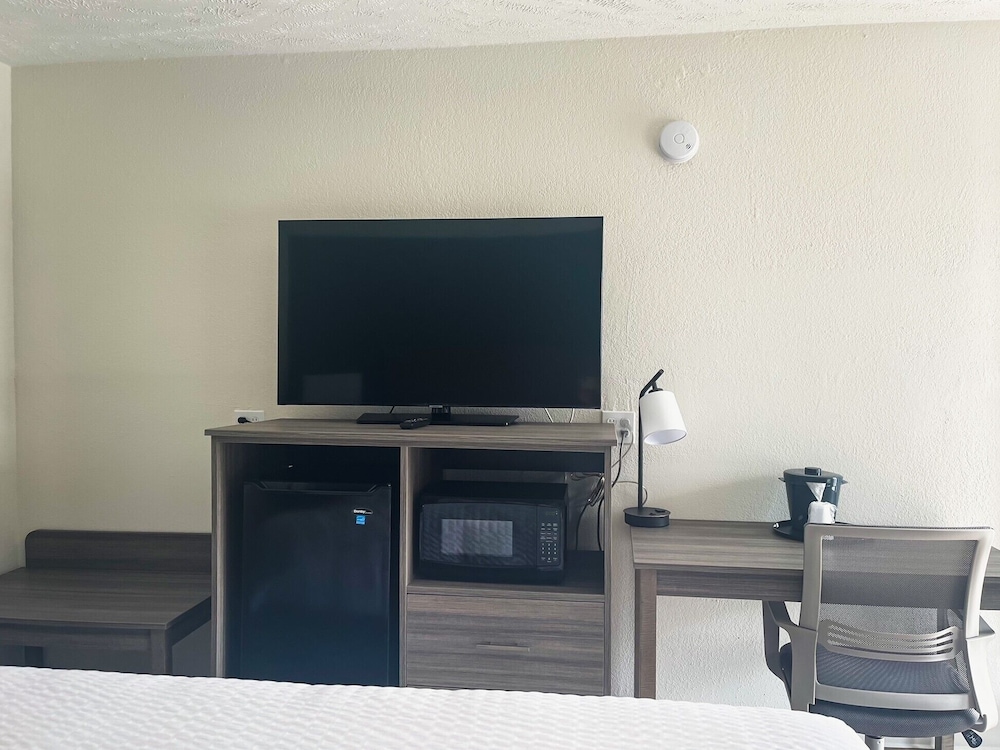 Baymont by Wyndham Lumberton NC 44/52