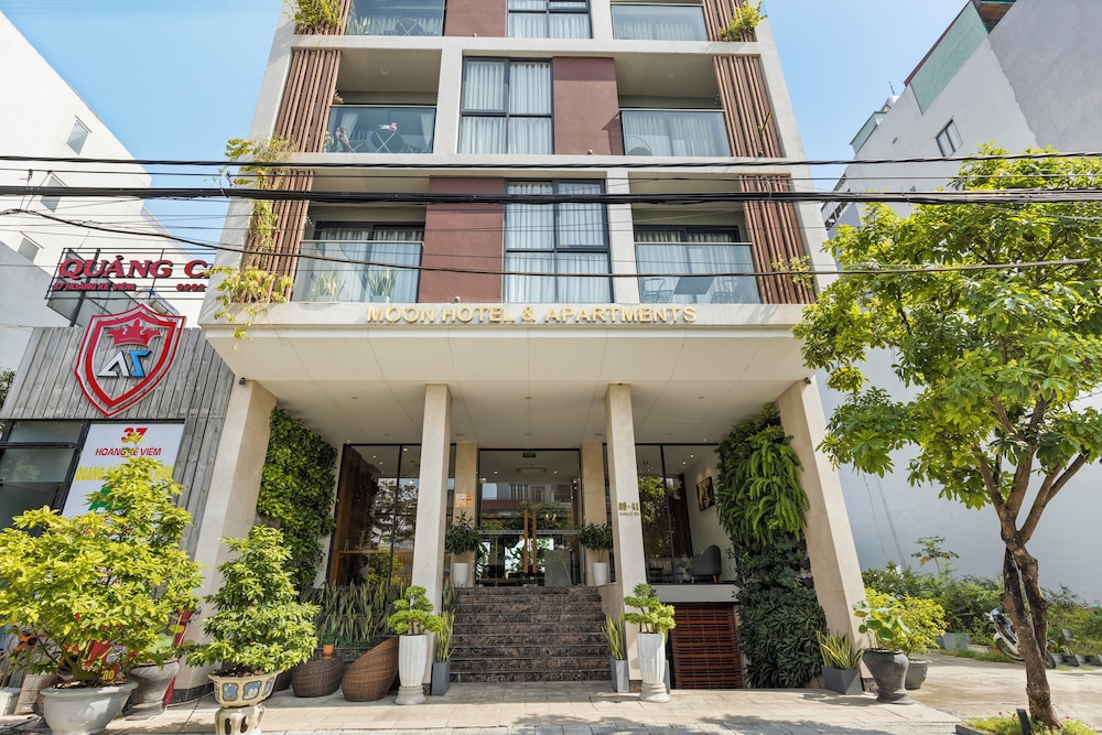 Moon Hotel & Apartment 3/75
