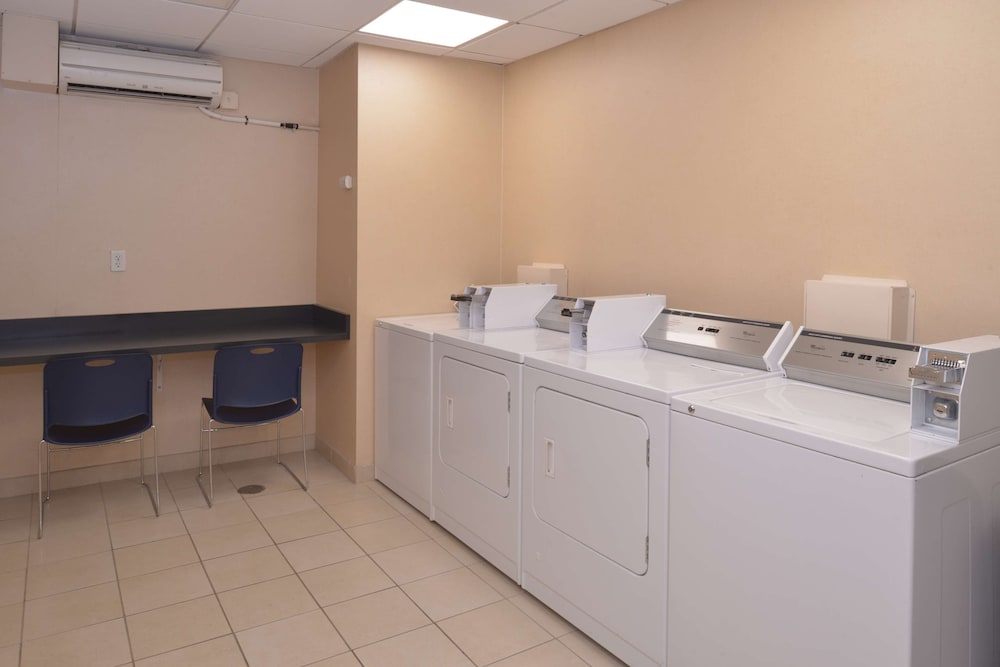 Hampton Inn & Suites Bakersfield North-Airport 32/62