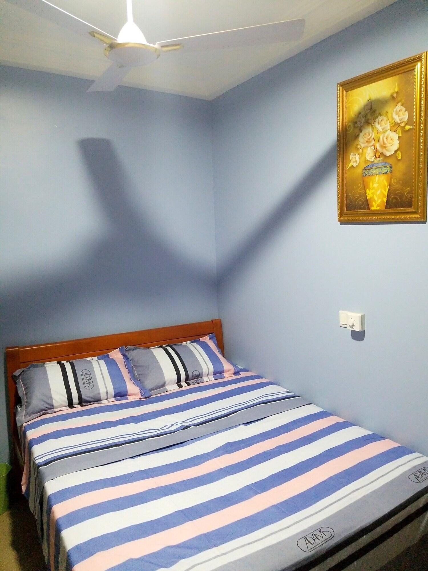 DELUXE, DOUBLE OR TWIN BED