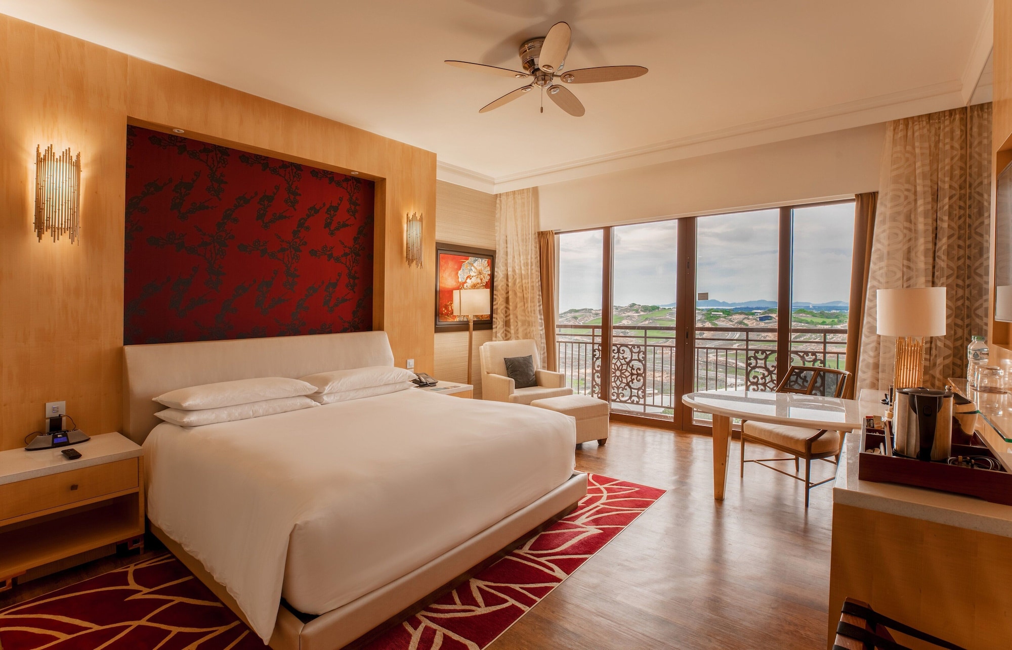 Grand, Classic, King Bed, Golf Course View
