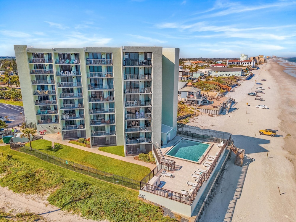 Ocean Trillium Suites 2/50
