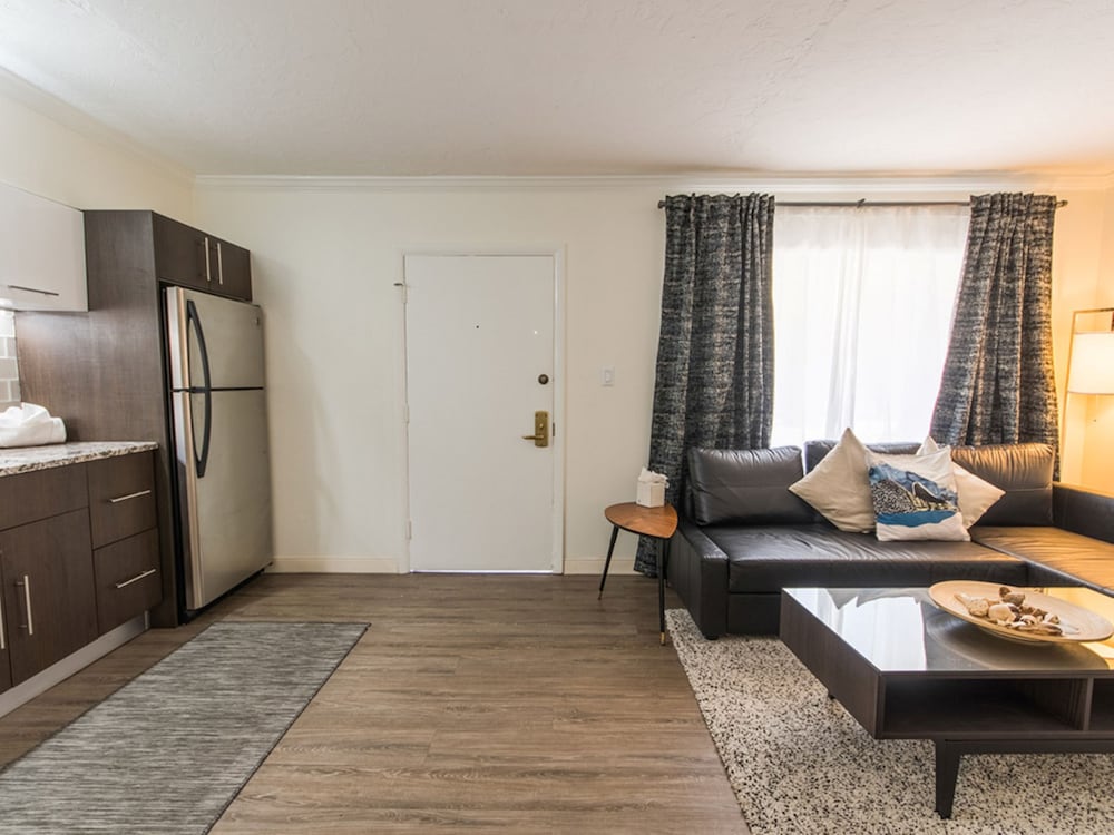 Hibiscus Suites - Gateway to Siesta Key 29/44