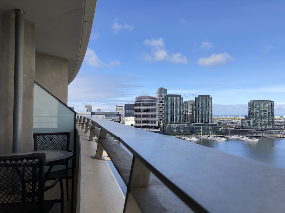 Accent Accommodation at Docklands Melbourne 42/50