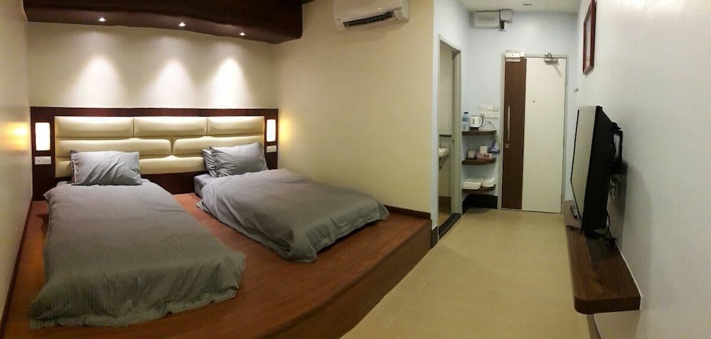 De Benz Inn 15/33