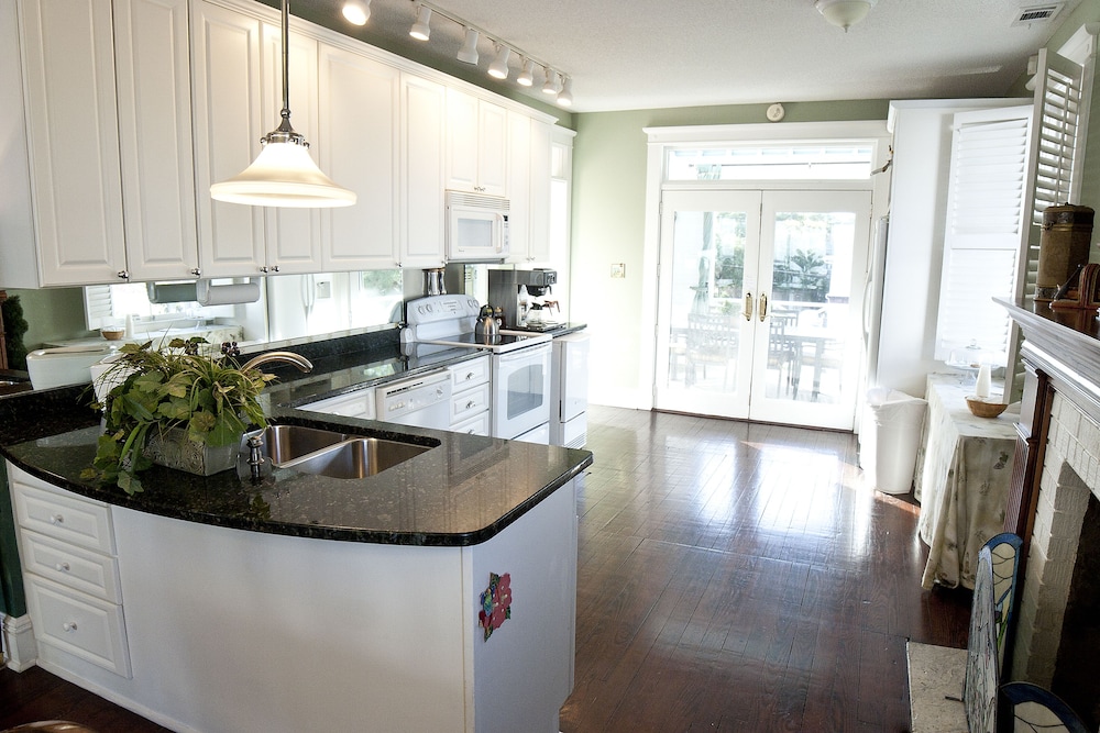 DeSoto Beach Bed & Breakfast 6/40