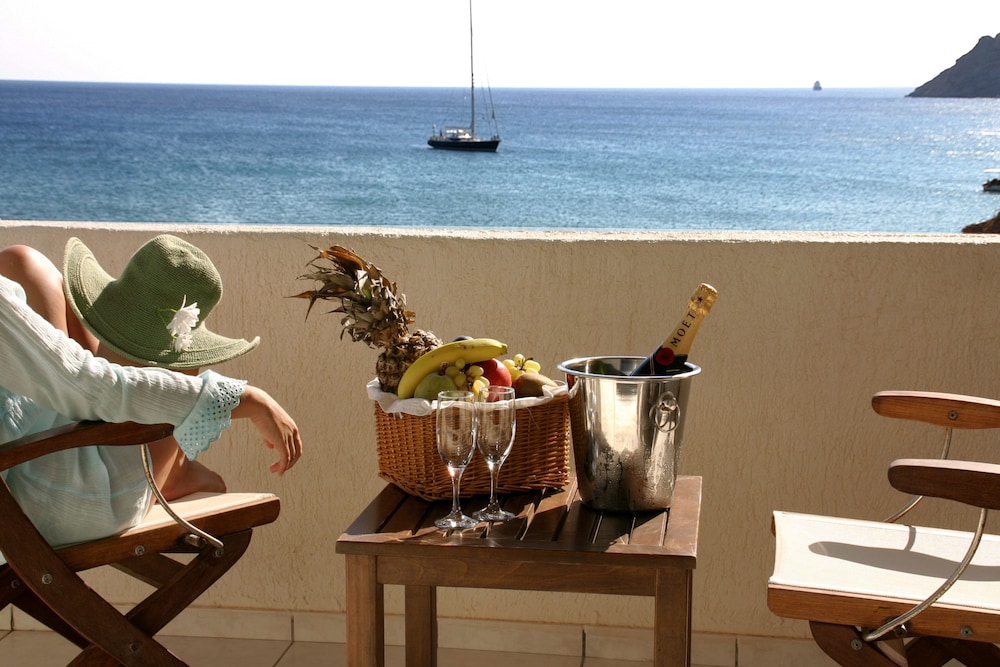 GOLDEN MILOS BEACH 36/51