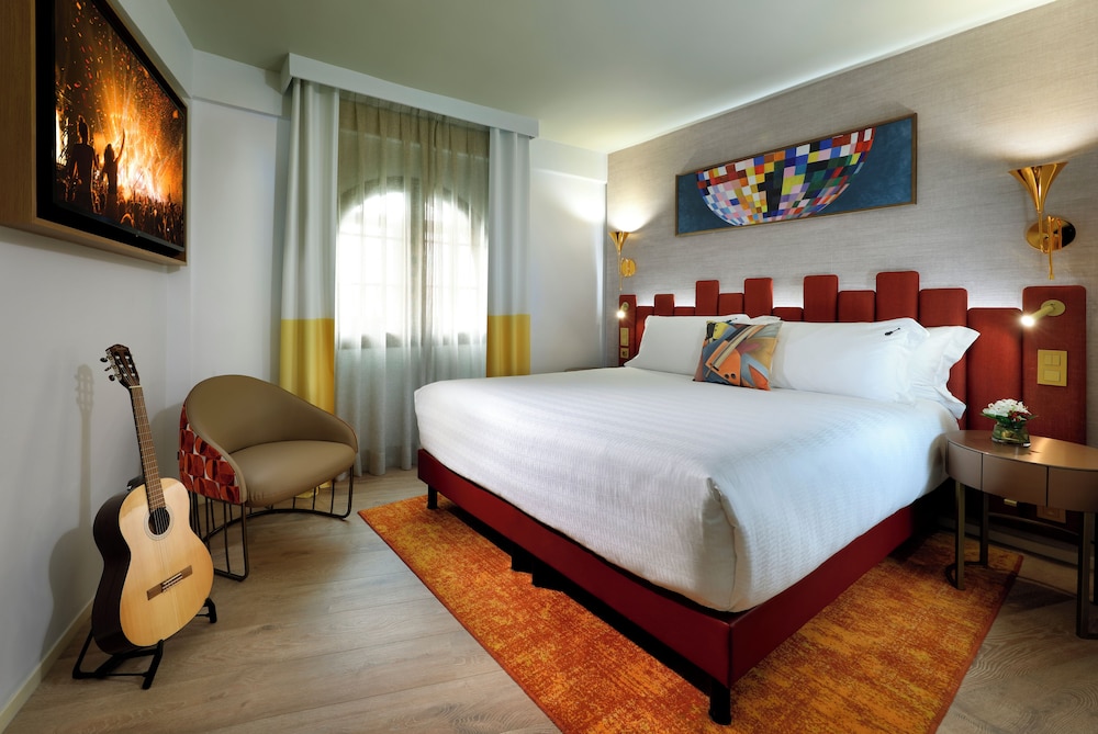 Gold, Suite, King Bed