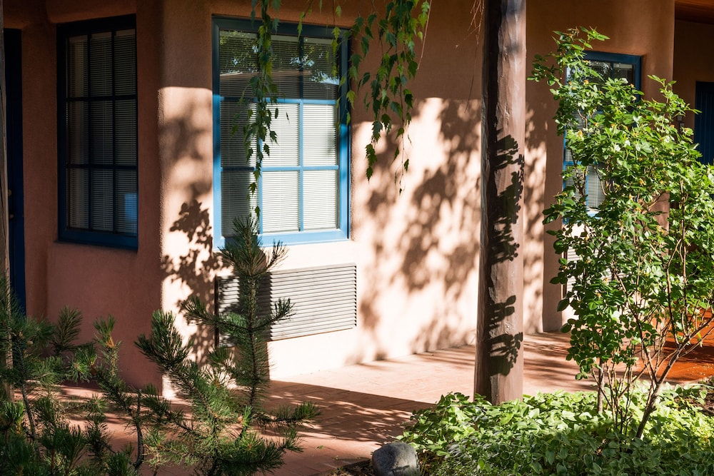The Historic Taos Inn 2/80