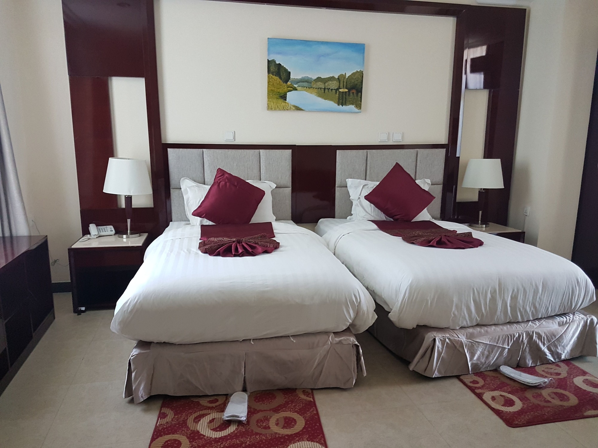 ROOM, TWIN BEDS