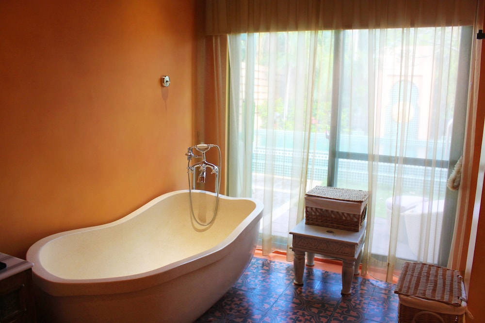 AMBER, VILLA, 2 DOUBLE BEDS, KING BED, PRIVATE POOL