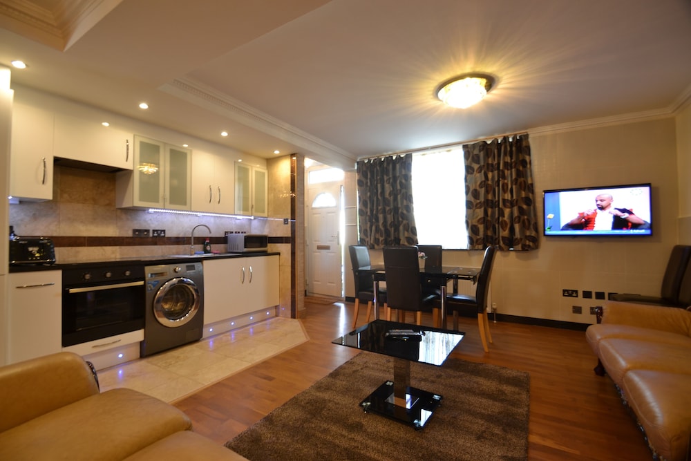 Hyde Park Suites 13/29