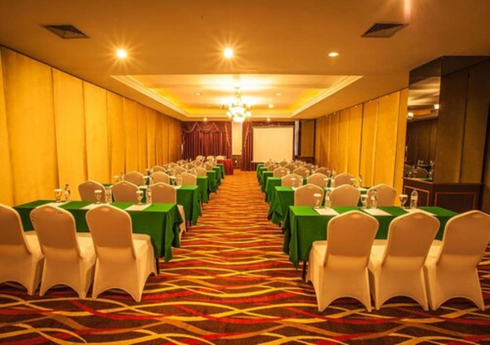 Kings Hotel Nagoya Batam 40/50