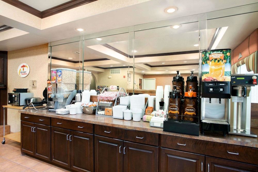 Super 8 by Wyndham Grayville 17/20