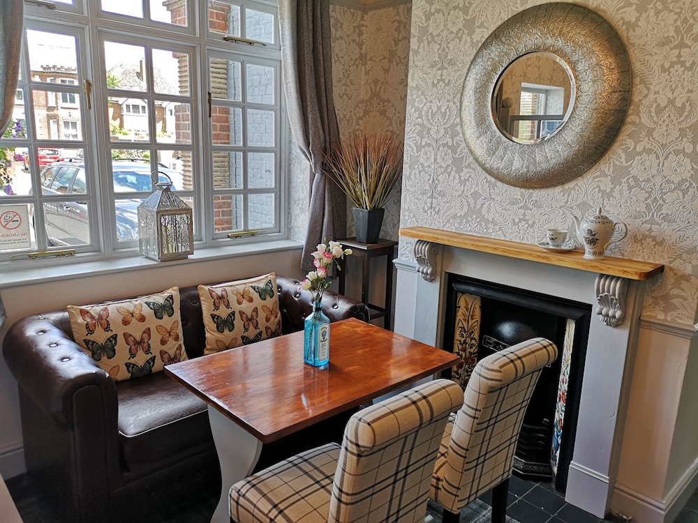 The Woolpack Inn 27/35