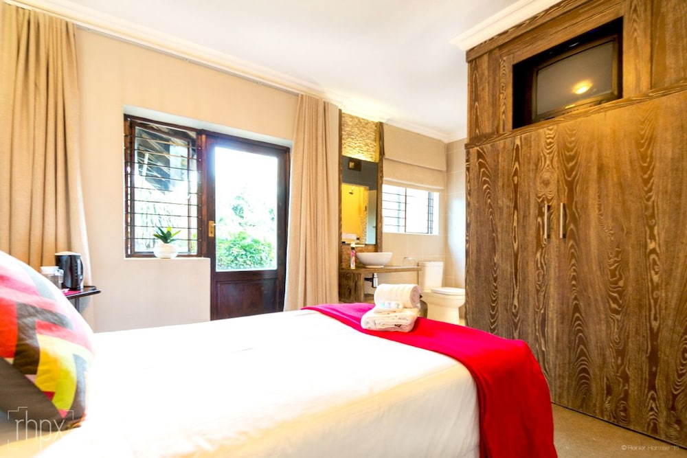 OR Tambo Guest House 9/49