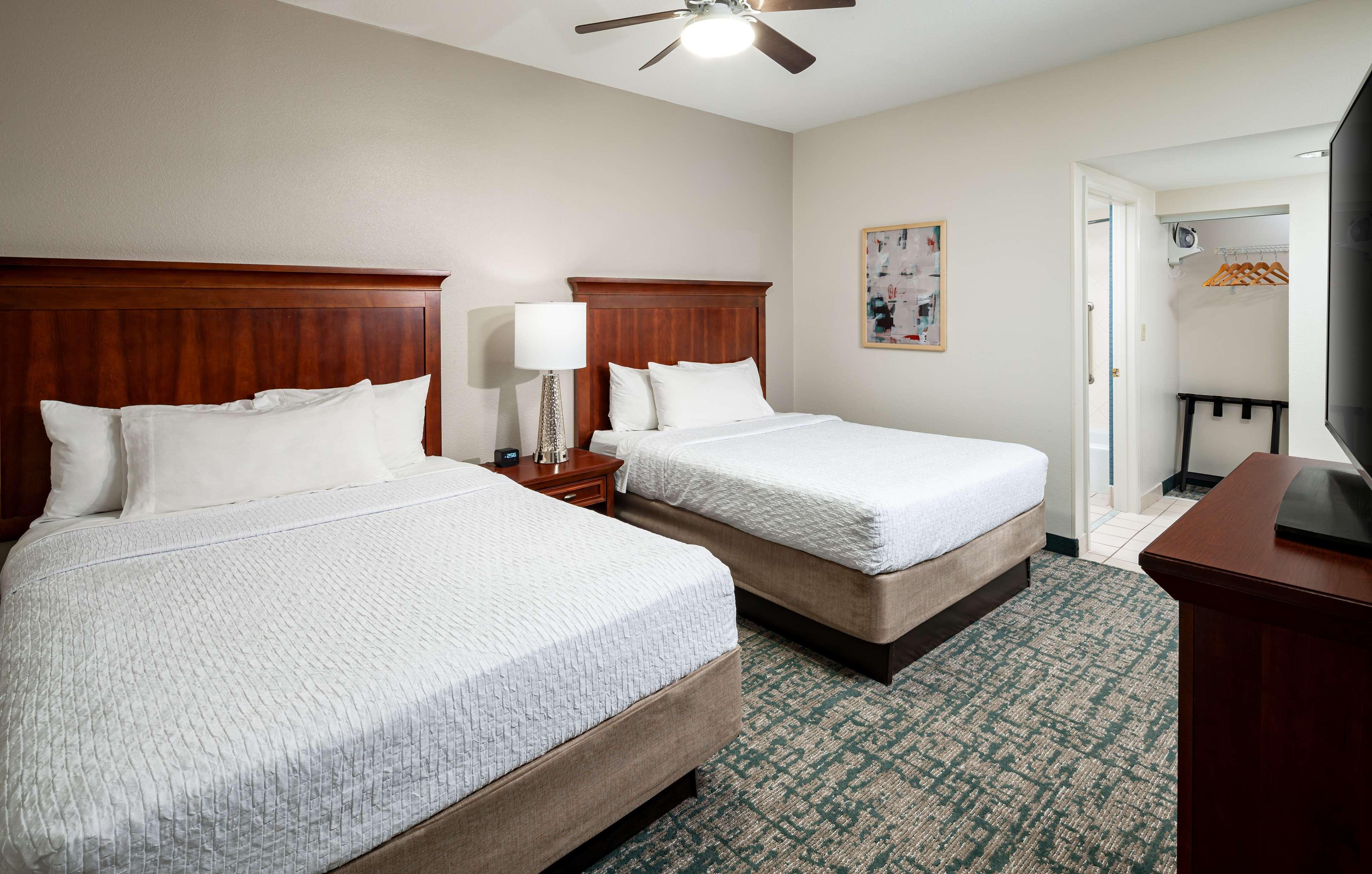2 BEDROOMS, SUITE, KING BED, 2 QUEEN BEDS, 2 BATHROOMS
