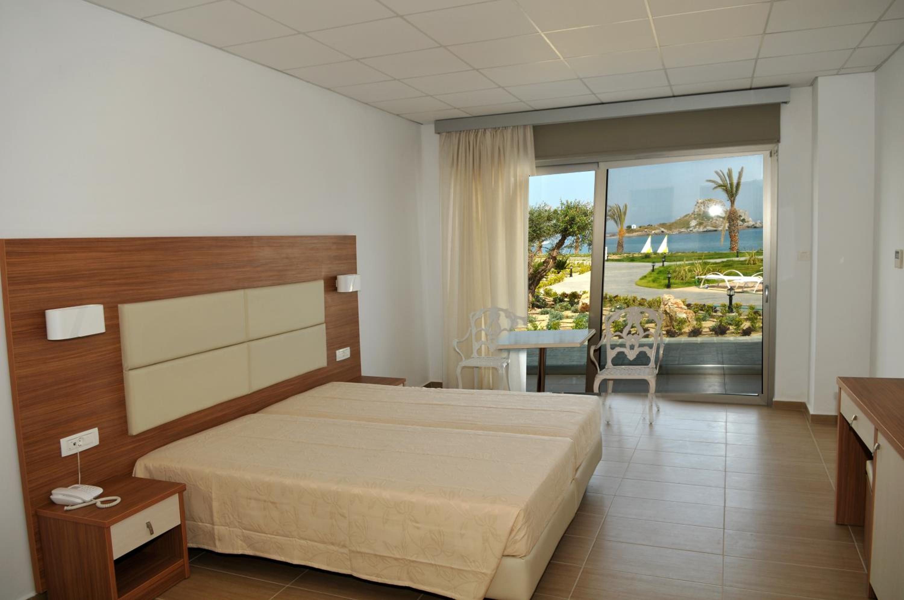 Royal Bay Suites 25/63