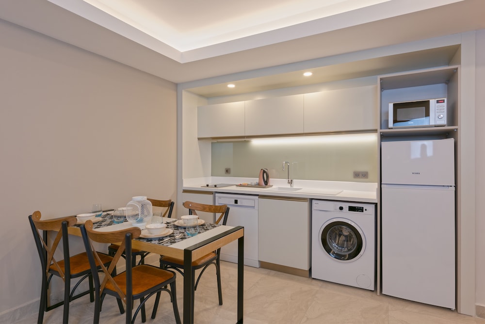 A Suite Side 19/26