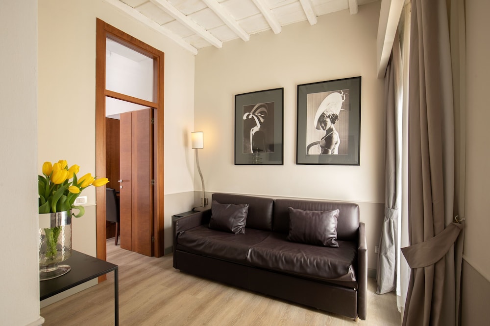 Condotti Palace 50/63