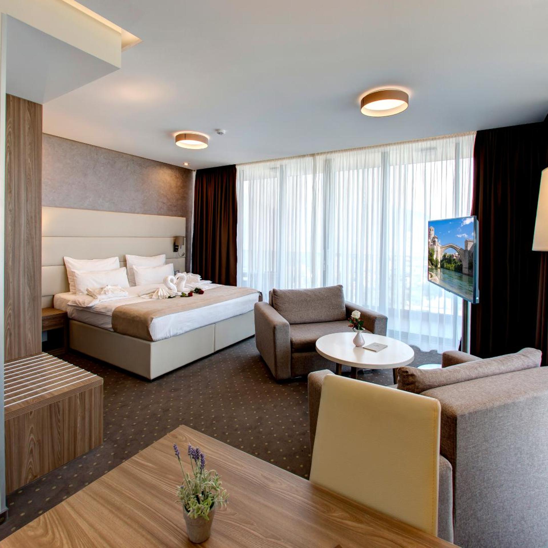 Suite, King Bed, Balcony